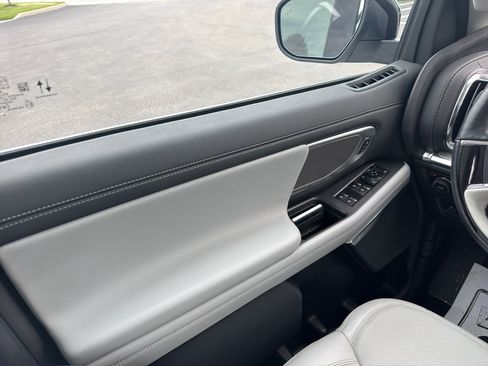 Used 2025 Ford Expedition Platinum AWD/4WD image 13