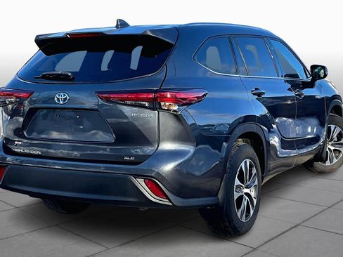 Certified 2021 Toyota Highlander XLE image 13