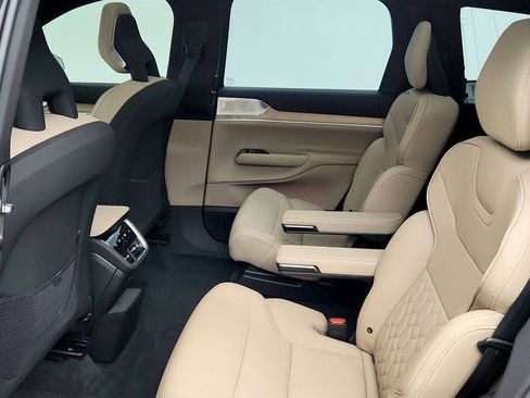 Used 2025 Volvo EX90 Ultra AWD/4WD image 21