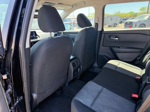 Certified 2025 Nissan Rogue SV FWD image 11