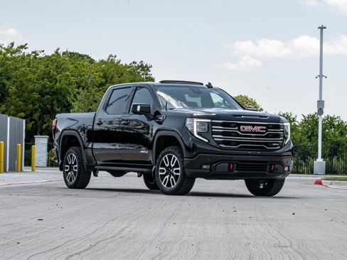 Used 2025 GMC Sierra 1500 AT4 w/ AT4 Premium Package AWD/4WD image 2