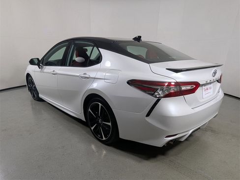 Used 2019 Toyota Camry XSE image 5