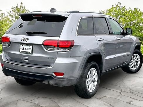 Used 2021 Jeep Grand Cherokee Laredo X AWD/4WD image 2