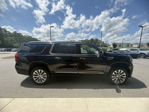 Used 2023 GMC Yukon XL Denali w/ Denali Reserve Package AWD/4WD image 37