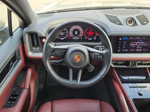 Certified 2025 Porsche Cayenne S AWD/4WD image 17