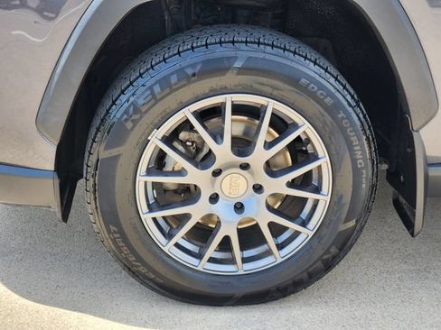 Used 2023 Toyota RAV4 XLE Premium FWD image 17