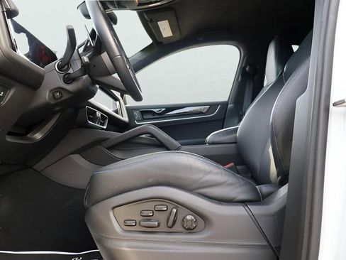 Certified 2024 Porsche Cayenne Turbo GT image 40