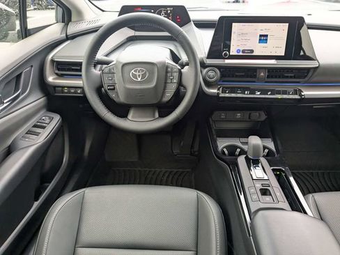 Used 2025 Toyota Prius XLE image 6