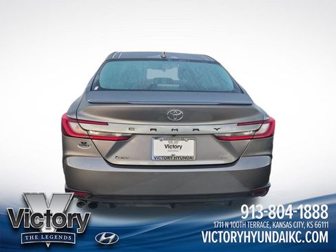 Used 2025 Toyota Camry SE FWD image 4