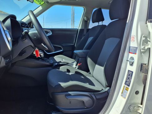 Used 2024 Kia Soul LX w/ Option Group 015 image 11