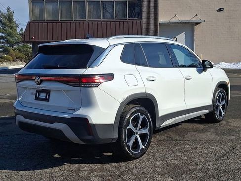 Certified 2025 Volkswagen Tiguan SE w/ Panoramic Sunroof Package image 11