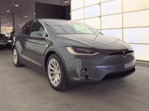 Used 2018 Tesla Model X 75D AWD/4WD image 4