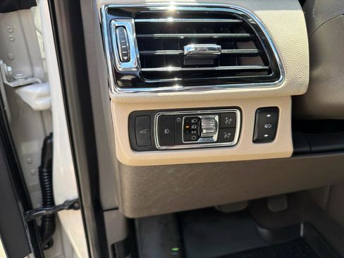 Used 2022 Lincoln Navigator L Reserve RWD image 19