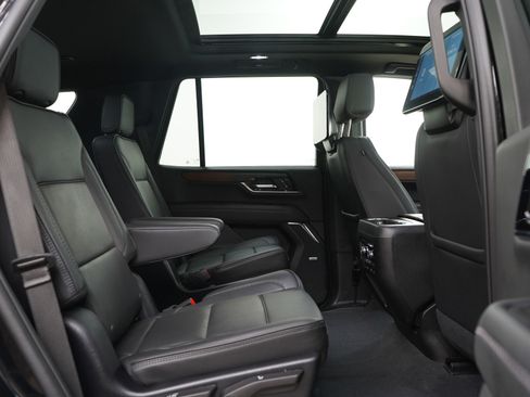 Used 2025 GMC Yukon Denali w/ Denali Reserve Package image 14