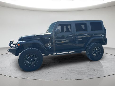 Used 2015 Jeep Wrangler Unlimited Sahara w/ Max Tow Package AWD/4WD image 10