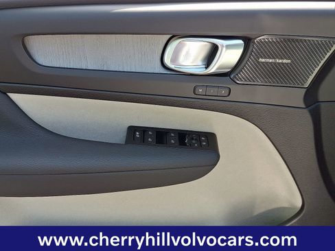 Certified 2025 Volvo XC40 B5 Ultra w/ Protection Package Premier image 12