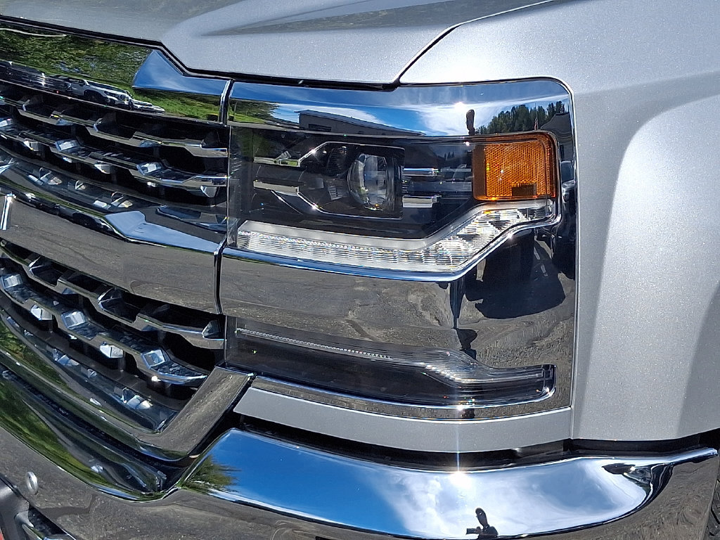 Used 2018 Chevrolet Silverado 1500 LTZ w/ LTZ Plus Package AWD/4WD image 9