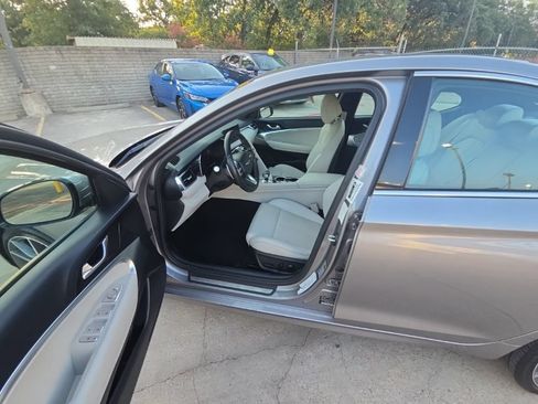 Used 2025 Genesis G70 2.5T RWD image 4