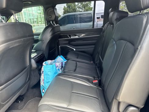 Used 2022 Jeep Wagoneer Series II AWD/4WD image 10