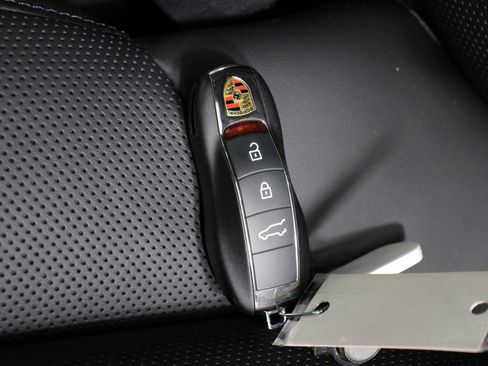 Certified 2026 Porsche Macan AWD/4WD image 34