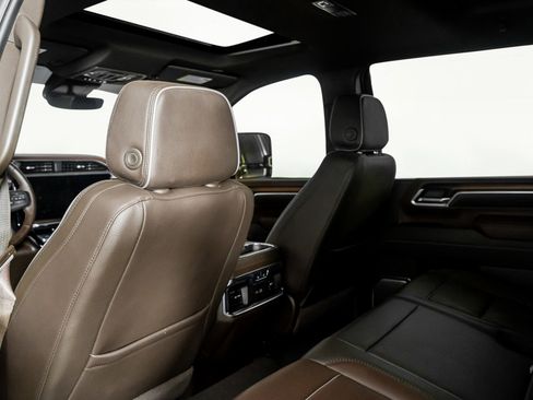 Used 2025 GMC Sierra 3500 Denali w/ Denali Reserve Package image 35