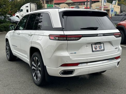 New 2024 Jeep Grand Cherokee Overland w/ Advanced Protech Group III AWD/4WD image 6