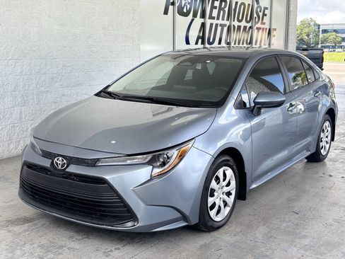 Used 2025 Toyota Corolla LE image 3