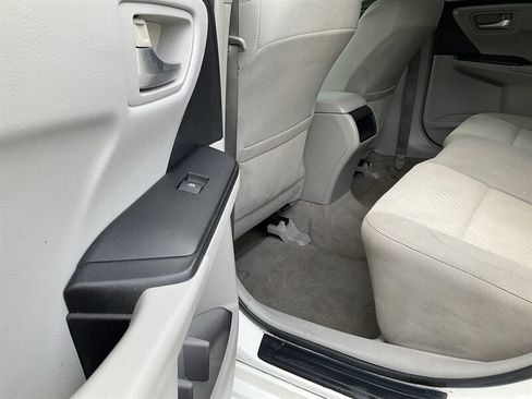 Used 2015 Toyota Camry LE FWD image 13
