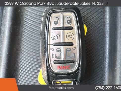 Used 2017 Chrysler Pacifica Touring-L image 59