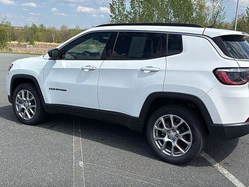 Used 2024 Jeep Compass Latitude AWD/4WD image 10