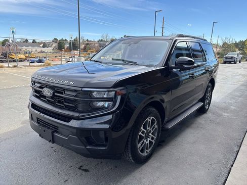 Used 2025 Ford Expedition Active image 2