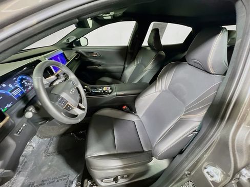 Certified 2025 Toyota Crown AWD/4WD image 18
