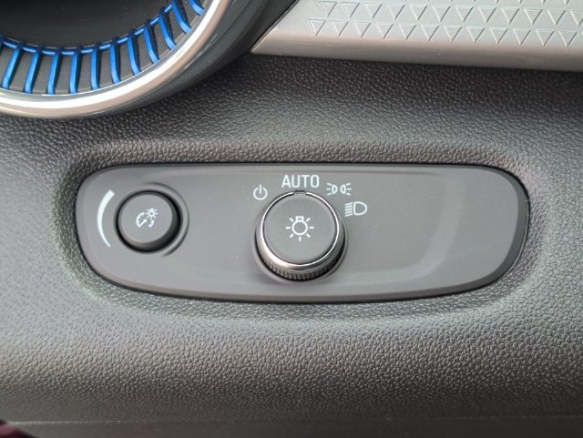 Used 2025 Chevrolet Trax LT FWD image 26