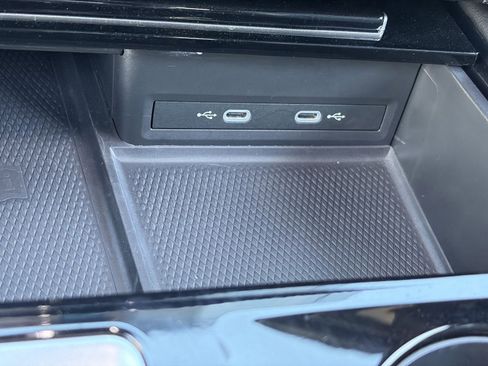 Used 2024 Volkswagen Atlas Cross Sport SE FWD image 30