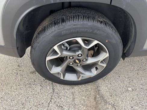 Used 2025 Chevrolet Trax LT FWD image 29