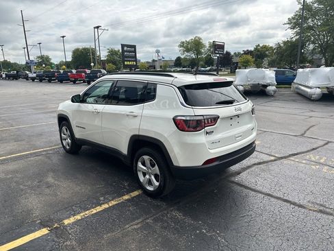 Used 2018 Jeep Compass Latitude image 3