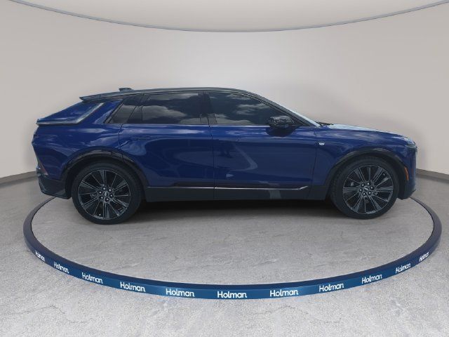 Used 2026 Cadillac Lyriq Signature Sport AWD/4WD image 5