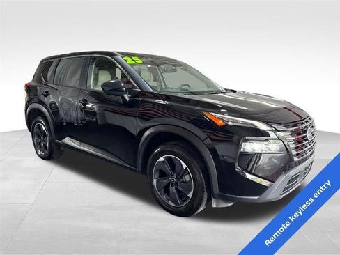 Used 2025 Nissan Rogue SV FWD image 3