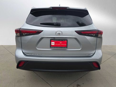 Certified 2025 Toyota Highlander XLE FWD image 4