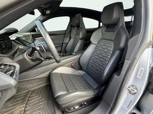 Used 2022 Audi e-tron GT Prestige image 19