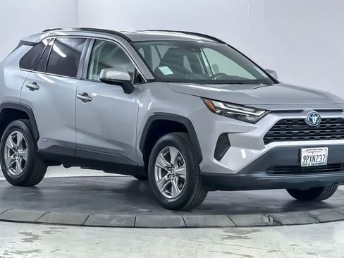 Used 2024 Toyota RAV4 LE AWD/4WD image 9