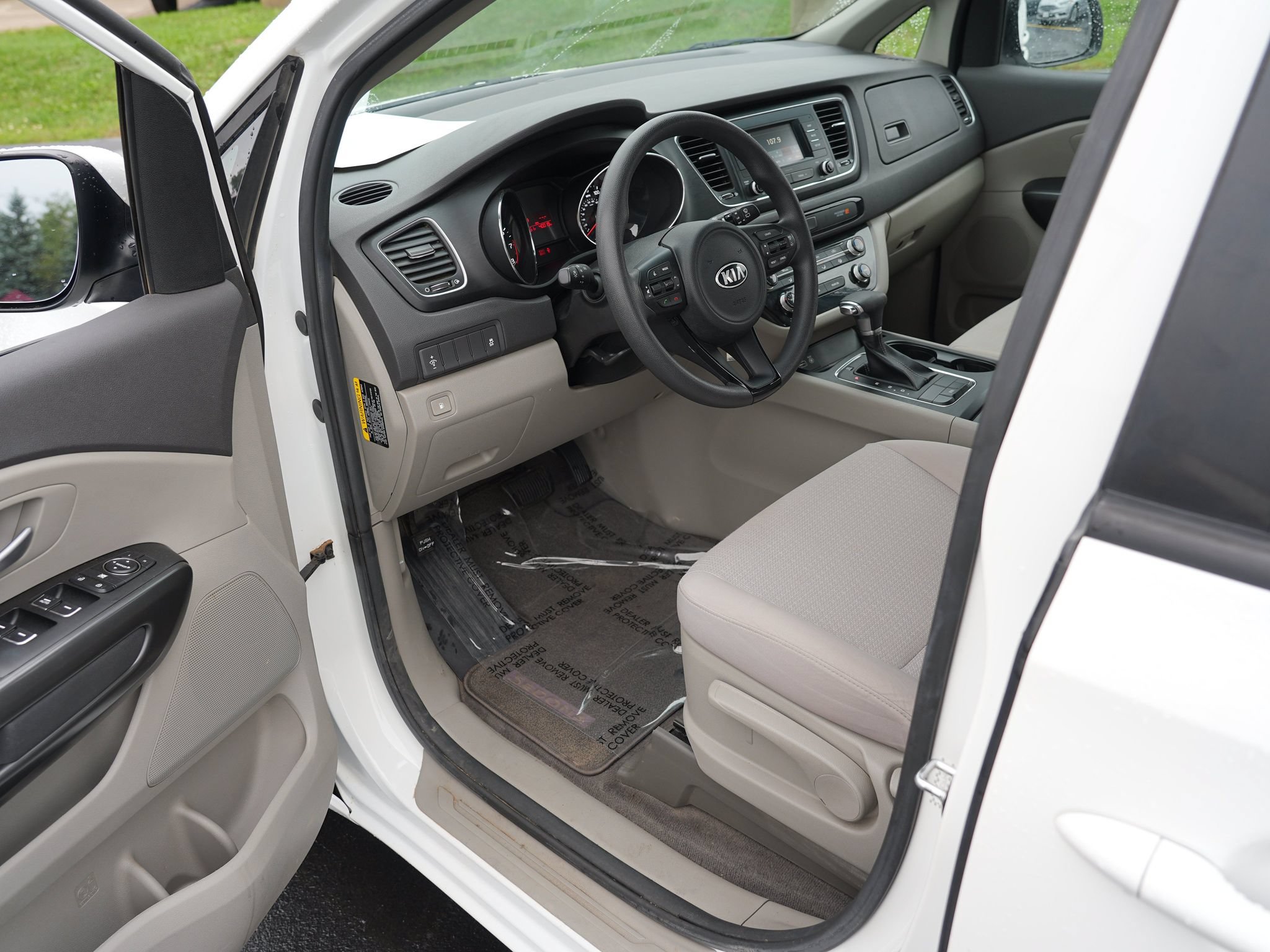 Used 2018 Kia Sedona L FWD image 13