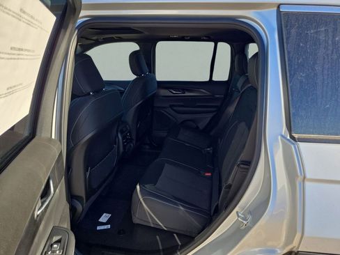 New 2025 Jeep Grand Cherokee Laredo X image 16