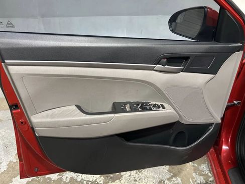 Used 2018 Hyundai Elantra SE image 17