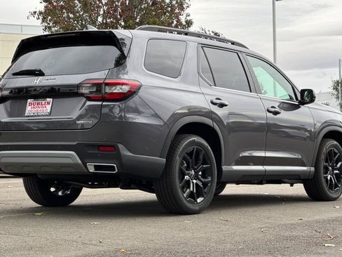 New 2025 Honda Pilot Touring image 4