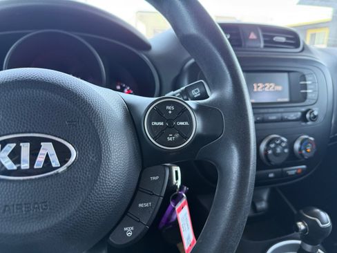 Used 2016 Kia Soul + FWD image 17