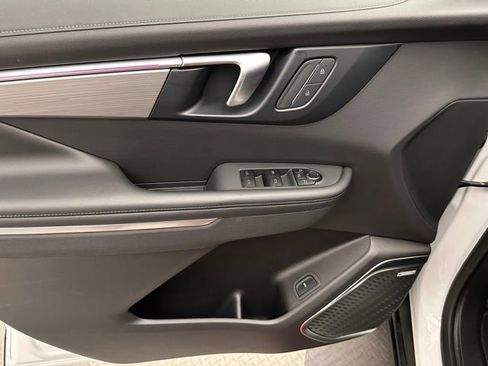 Used 2025 Buick Enclave Preferred FWD image 17