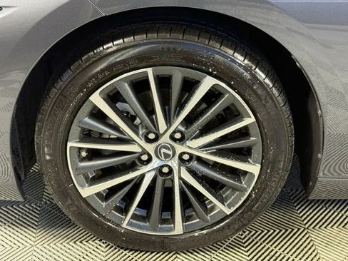 Certified 2025 Lexus ES 300h w/ Premium Package image 16