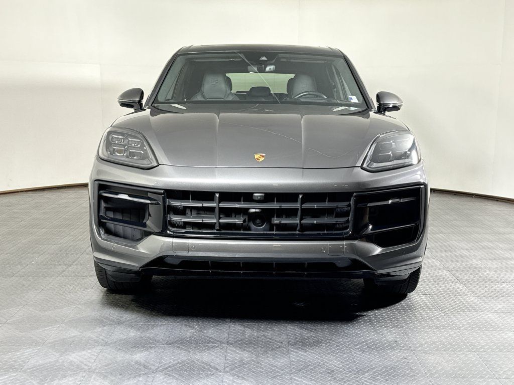 Certified 2025 Porsche Cayenne GTS AWD/4WD image 10