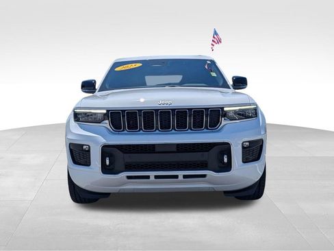 Used 2025 Jeep Grand Cherokee Overland w/ Luxury Tech Group IV AWD/4WD image 9
